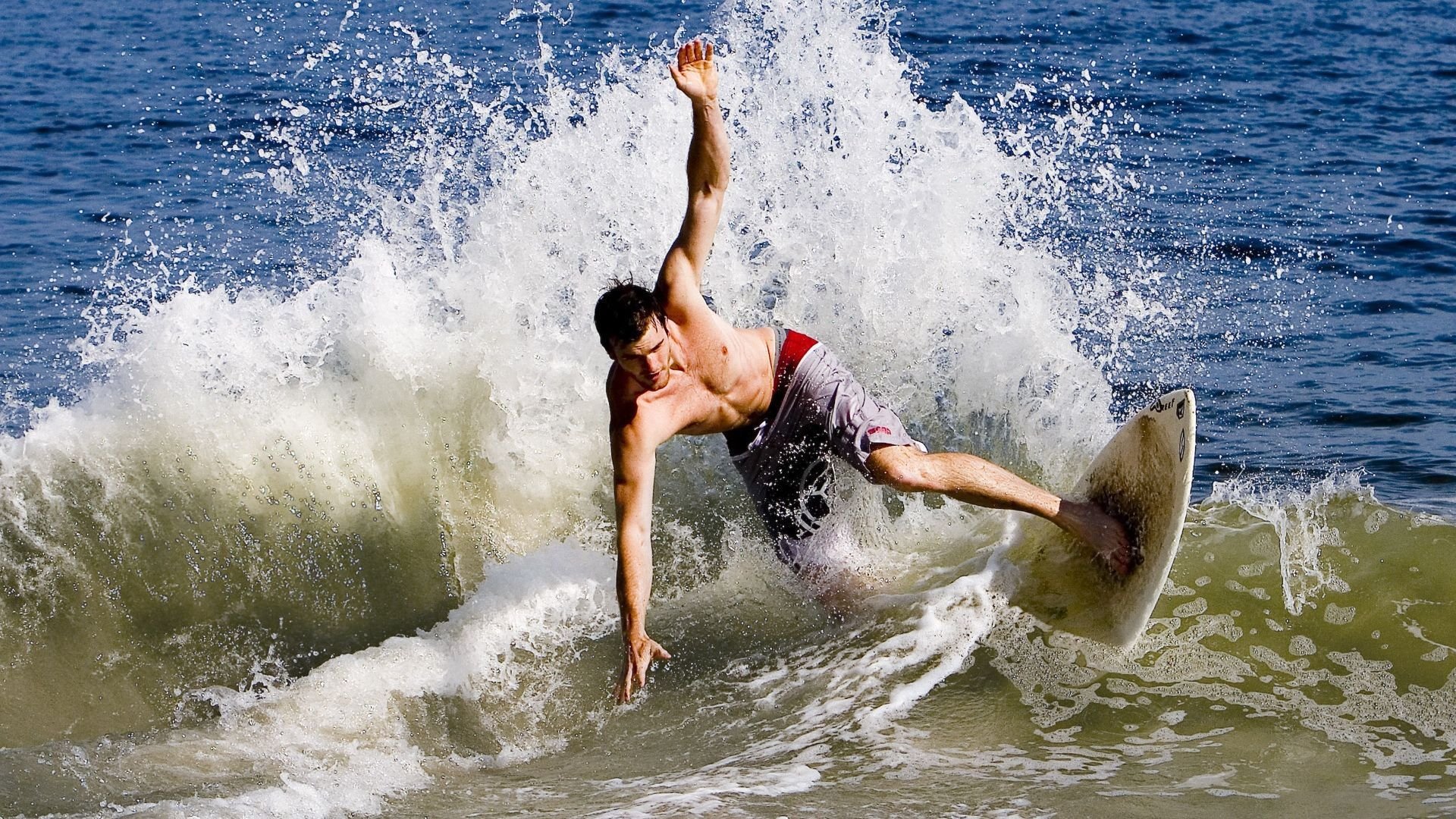 自由式滑雪新增空翻动作引发惊叹，2021自由式滑雪空中技巧